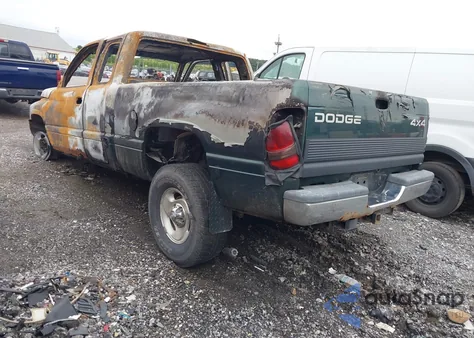 2001 Dodge Ram 1500 z USA, uszkodzony, nr VIN 1B7HF13Z61J218179